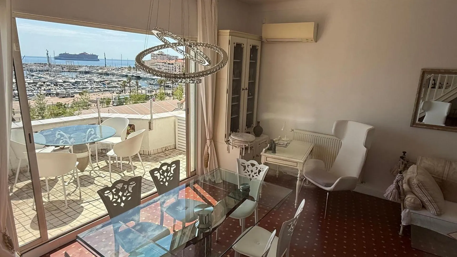 Cannes Privat Residence Holiday Apartments location